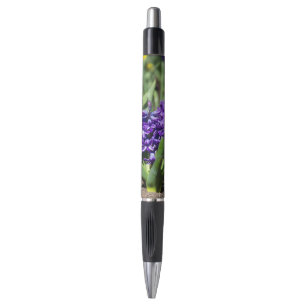 Stylo Géocinthe bleu au printemps