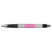 Stylo Gris foncé Lg Chevron Rose chaud #2 Nom Monogramme (Devant)