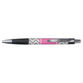 Stylo Gris foncé Lg Chevron Rose chaud #2 Nom Monogramme (Dos)