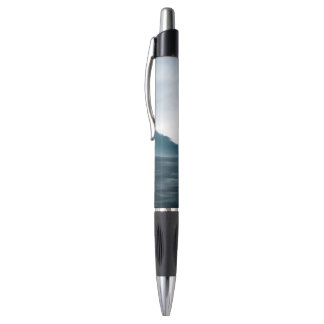 Stylo Moody Dark Ocean Waves Sous Peinture Ciel Overcast
