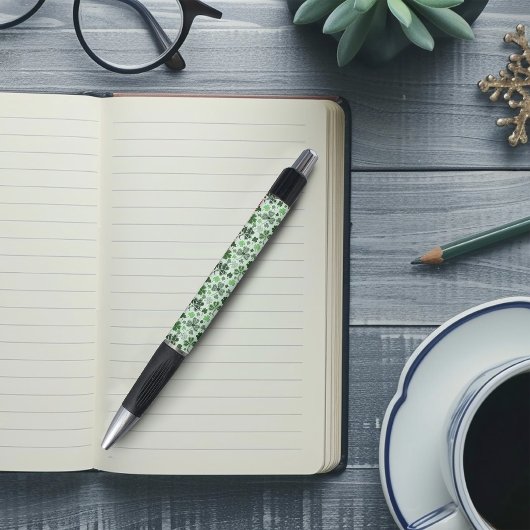 Stylo Motif de cœurs de trèfle vert clair ludique celtiq