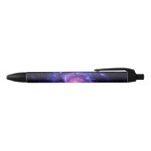 Stylo Noir Black pen with galaxy print. (Haut)