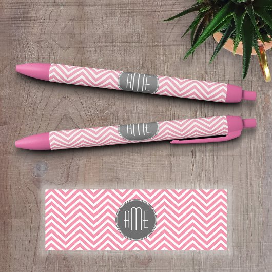 Stylo Noir Monogramme Motif Pastel Pink et Grey Chevron