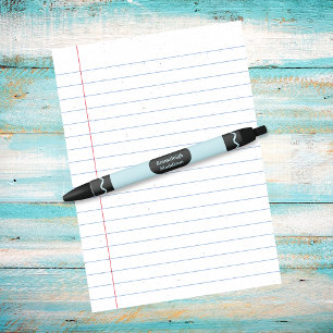 Stylo Noir Monogramme Pastel Blue Color Crayon enveloppé