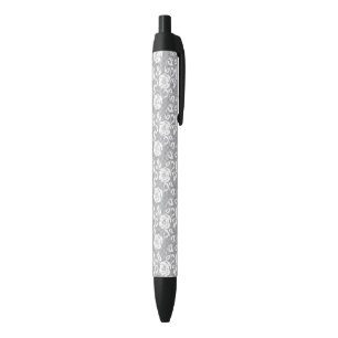 Stylo Noir Motif blanc de dentelle sur l'arrière - plan gris