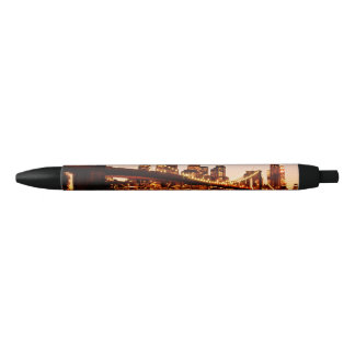 Stylo Noir Paysage urbain de New York avec le pont au-dessus