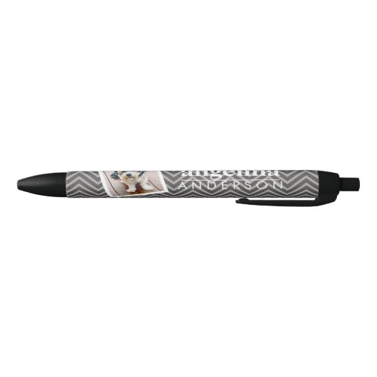 Stylo Noir Photo avec Modern Chevron Pattern and Custom Nom (Bas)