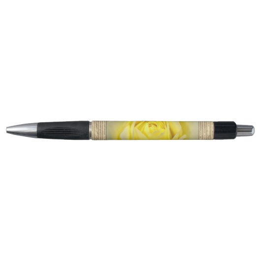 Stylo Rose jaune de près (Devant)
