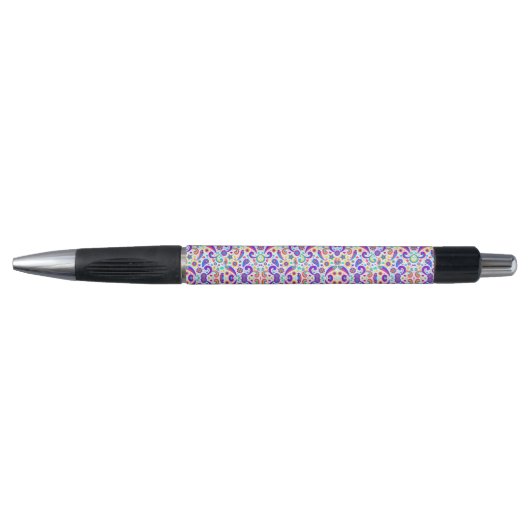 Stylo The pen features black accents and a click  (Devant)