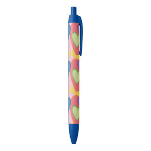 Stylos faits sur commande posés par coeurs color