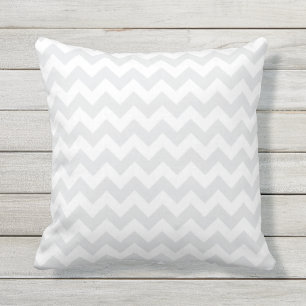 Subtiel Grijs en Wit Breed Chevron Zigzag Patroon Buitenkussen