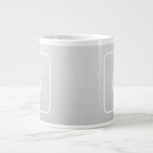Subtiel Lichtgrijs Gradiënt Achternaam Monogram Extra Grote Beker (Voorkant)