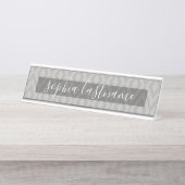 Subtle Ikat Patroon met Handgeschreven Handtekenin Bureau Naambordje (Voorkant)