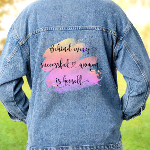Succesvolle Vrouw Citaat Script Roze Aquarel Chic Denim Jacket