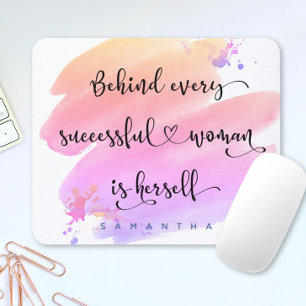 Succesvolle Vrouw Roze Waterverf Typografie Naam Muismat