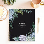 Succulent Garden 2025 Nom personnalisé<br><div class="desc">Cultivez vos rêves et vos aspirations avec cet élégant planificateur. Orné d'un jardin succulent d'aquarelle, ce planificateur vous invitation à cultiver vos plans et à les observer fleurir tout au long de l'année. Imaginez-vous en train de réfléchir et de prendre rendez-vous dans cette oasis de tranquillité. Personnalisez-le avec votre nom...</div>