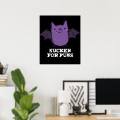 Sucker for Puns Funny Baby Bat Pun Dark BG Poster (Thuiskantoor)