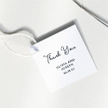 Sucré et capricieux | MERCI MARIAGE<br><div class="desc">Ces étiquettes noires et blanches simples et élégantes sont dotées d'une typographie de style vintage et fantaisiste qui dit "merci". Un style élégant,  classique et minimaliste qui reste unique et contemporain.</div>