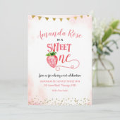Sucre fraise un premier anniversaire Invitation (Debout devant)