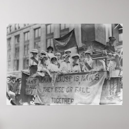 Suffragettes die een float uitrollen poster (Voorkant)