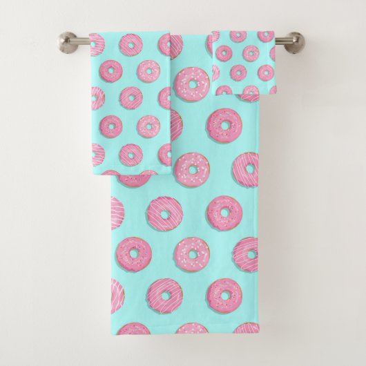 Sugar Sweet Pink Glazed Donuts (En situation)