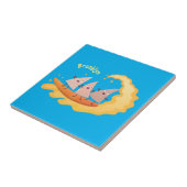 Suikernachos-maïschips surfende cartoon tegeltje (Zijkant)