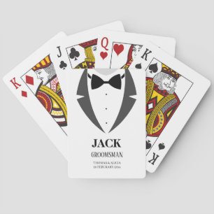Suit op mijn beste groomsman die kaarten speelt
