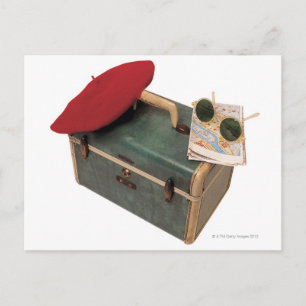 Suitcase , beret , map en zonnebrillen briefkaart