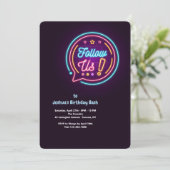 Suivez-nous Neon Anniversaire Fête Invitation (Debout devant)
