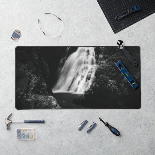 Šum cascade en noir et blanc (Poste de travail)