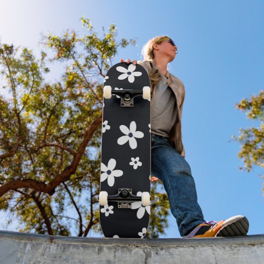 Summer Boho Black White Daisy Flowers Skateboard (Buiten 1)