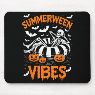Summerween sfeer skelet drijvend in zwembad pompoe muismat