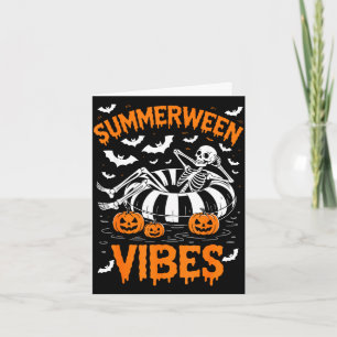 Summerween sfeer skelet drijvend zwembad pompoen kaart