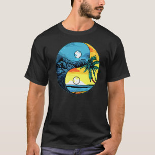 Sun and Moon Yin en Yang Retro Beach Mountains Su T-shirt