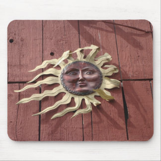Sun Face op Red Barn Muismat
