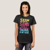 Sun Sand en een Drink in mijn handbediende kruiwag T-shirt (Voorkant volledig)