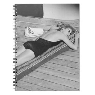 Sun Tanning Woman Notitieboek