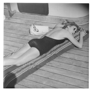 Sun Tanning Woman Tegeltje
