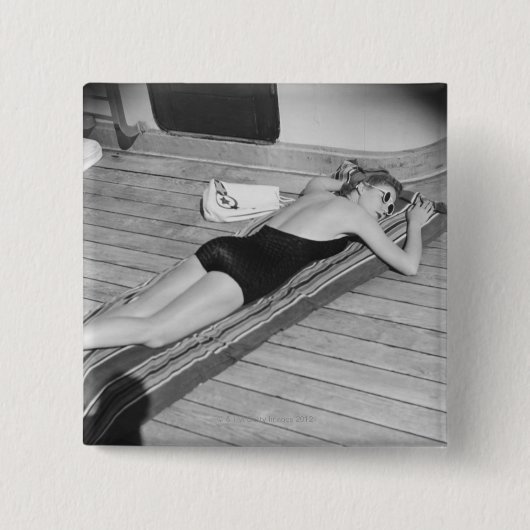 Sun Tanning Woman Vierkante Button 5,1 Cm (Voorkant)