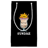 Sundae Funny Sunday Ice Cream Pun Dark BG Klein Cadeauzakje (Voorkant)