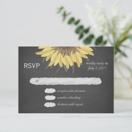 Sunflower Chalkboard Mariage rustique RSVP (Debout devant)