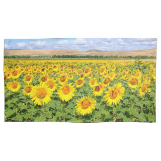 Sunflower field kussensloop