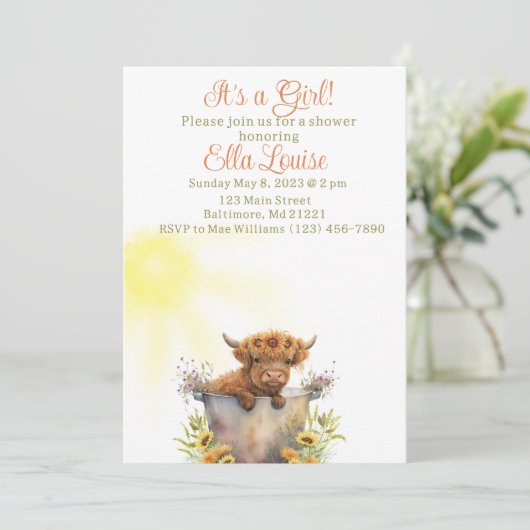 Sunflower l Highland vache baby shower invitation (Debout devant)