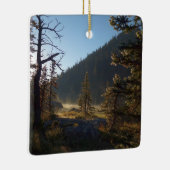 Sunlit Frosted Pine Trees at Dream Lake Keramisch Ornament (Rechts)