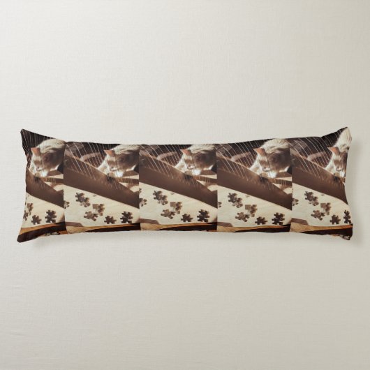 Sunlit Strings — Chat & Harpe Coussin de Corps Sér (Devant)