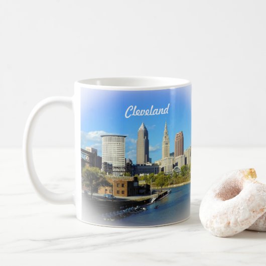 Sunny Cleveland River Skyline  Koffiemok (Met donut)