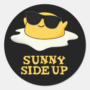 Sunny Side Up Grappig Gebakken Ei Pun Donker BG Ronde Sticker