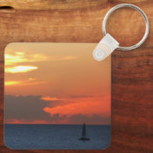 Sunset Clouds and Sailboat Seascape Sleutelhanger (Achterkant)