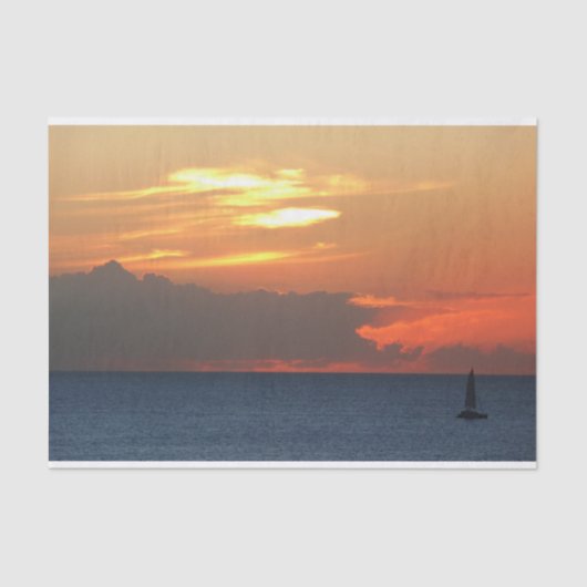 Sunset Clouds and Sailboat Seascape Tissuepapier (Voorkant)