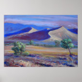Sunset Dunes, Distant Mountains en Trees Poster (Voorkant)